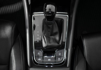 Подержанный автомобиль Skoda Karoq 2021 года (10 фото)