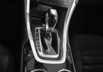 Подержанный автомобиль Ford Mondeo Sedan 2015 года (16 фото)