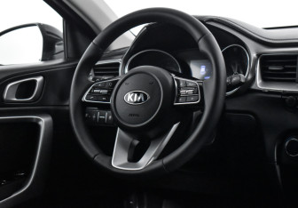 Подержанный автомобиль Kia Ceed Wagon 2019 года (14 фото)