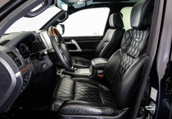 Подержанный автомобиль Toyota Land Cruiser Suv 2017 года (24 фото)