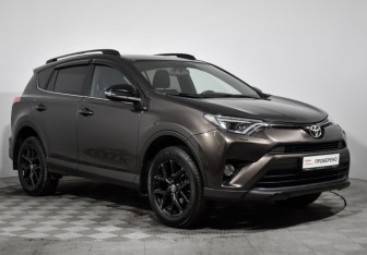 Подержанный автомобиль Toyota RAV4 2018 года (3 фото)