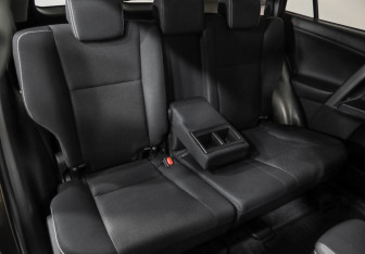 Подержанный автомобиль Toyota RAV4 2015 года (21 фото)