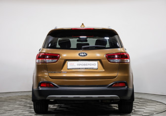 Подержанный автомобиль Kia Sorento 2017 года (6 фото)