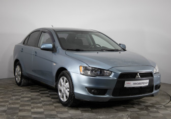 Подержанный автомобиль Mitsubishi Lancer Sedan 2010 года (2 фото)