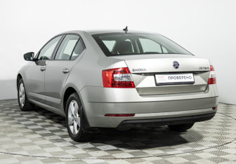 Подержанный автомобиль Skoda Octavia Liftback 2019 года (7 фото)