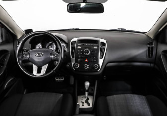 Подержанный автомобиль Kia Ceed Hatchback 2010 года (10 фото)