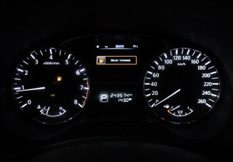 Подержанный автомобиль Nissan Pathfinder 2015 года (12 фото)