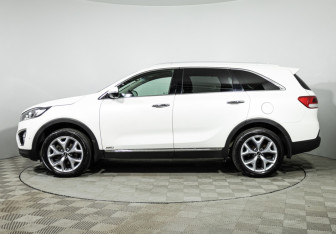 Подержанный автомобиль Kia Sorento 2016 года (8 фото)