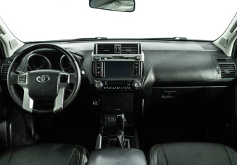 Подержанный автомобиль Toyota Land Cruiser Prado 2015 года (13 фото)