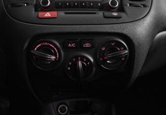 Подержанный автомобиль Kia Rio Hatchback 2010 года (15 фото)