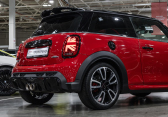 Подержанный автомобиль MINI Hatch 2021 года (8 фото)