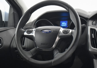 Подержанный автомобиль Ford Focus Hatchback 2014 года (14 фото)