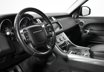 Подержанный автомобиль Land Rover Range Rover Sport 2017 года (10 фото)
