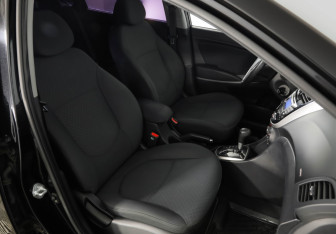 Подержанный автомобиль Hyundai Solaris Hatchback 2012 года (20 фото)