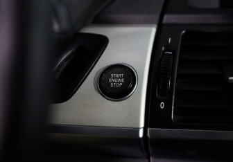 Подержанный автомобиль BMW X5 2010 года (21 фото)