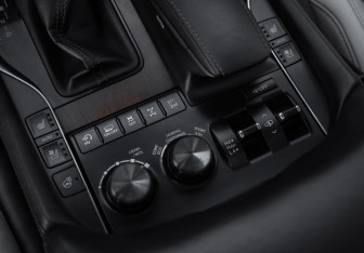 Подержанный автомобиль Lexus LX 2016 года (24 фото)
