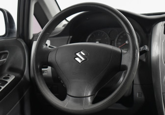 Подержанный автомобиль Suzuki Liana Wagon 2006 года (14 фото)