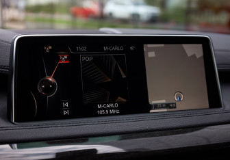 Подержанный автомобиль BMW X6 2016 года (20 фото)