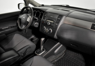 Подержанный автомобиль Nissan Tiida Sedan 2008 года (16 фото)