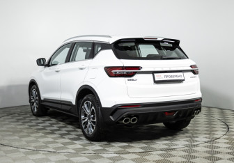 Подержанный автомобиль Geely Coolray 2023 года (7 фото)