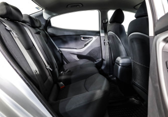 Подержанный автомобиль Hyundai Elantra Sedan 2015 года (18 фото)