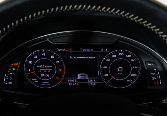 Подержанный автомобиль Audi Q7 2015 года (35 фото)