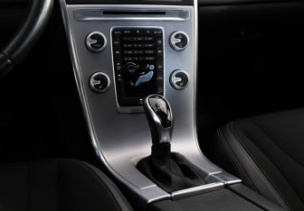 Подержанный автомобиль Volvo XC60 2017 года (12 фото)