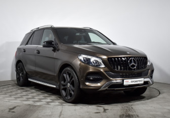 Подержанный автомобиль Mercedes-Benz GLE 2015 года (3 фото)