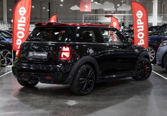 Подержанный автомобиль MINI Hatch 2019 года (6 фото)