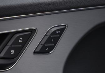 Подержанный автомобиль Audi Q7 2016 года (27 фото)
