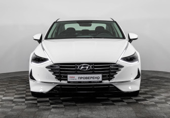 Подержанный автомобиль Hyundai Sonata 2020 года (3 фото)