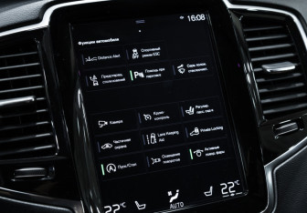 Подержанный автомобиль Volvo XC90 2018 года (24 фото)