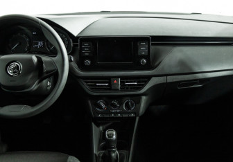 Подержанный автомобиль Skoda Rapid Liftback 2020 года (14 фото)