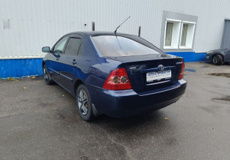 Подержанный автомобиль Toyota Corolla Sedan 2006 года (7 фото)