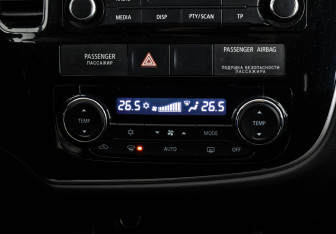 Подержанный автомобиль Mitsubishi Outlander 2012 года (13 фото)