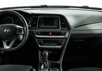 Подержанный автомобиль Hyundai Sonata 2017 года (14 фото)