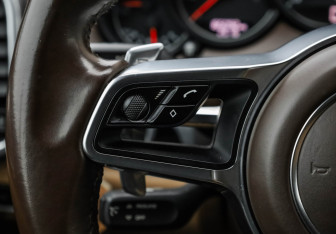 Подержанный автомобиль Porsche Cayenne 2017 года (15 фото)