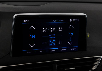 Подержанный автомобиль Peugeot 3008 2017 года (16 фото)