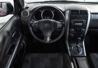 Подержанный автомобиль Suzuki Grand Vitara 2008 года (10 фото)