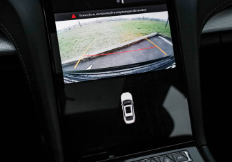 Подержанный автомобиль Hongqi H5 2024 года (19 фото)