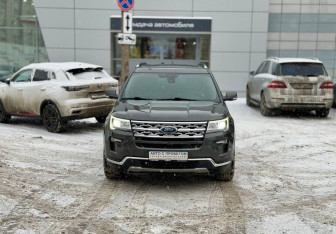 Подержанный автомобиль Ford Explorer 2018 года (2 фото)
