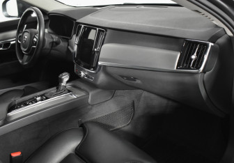 Подержанный автомобиль Volvo V90 Cross Country 2017 года (12 фото)