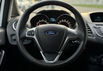 Подержанный автомобиль Ford Fiesta Sedan 2015 года (12 фото)