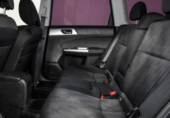 Подержанный автомобиль Subaru Forester Suv 2008 года (13 фото)