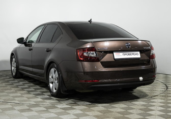 Подержанный автомобиль Skoda Octavia Liftback 2018 года (7 фото)