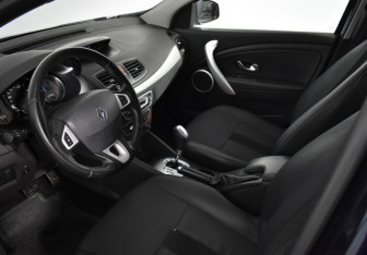 Подержанный автомобиль Renault Megane Hatchback 2010 года (9 фото)