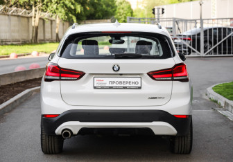 Подержанный автомобиль BMW X1 2019 года (7 фото)