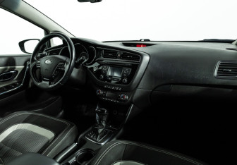 Подержанный автомобиль Kia Ceed Hatchback 2015 года (9 фото)