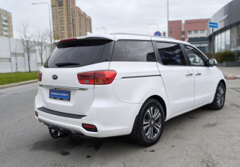 Подержанный автомобиль Kia Carnival 2019 года (4 фото)