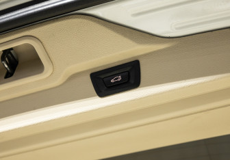 Подержанный автомобиль BMW X5 2015 года (23 фото)